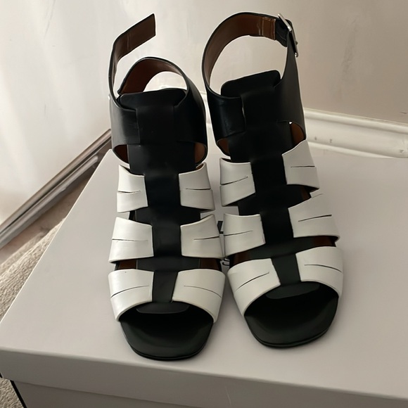 Beautiful Halston sandals - Picture 5 of 7
